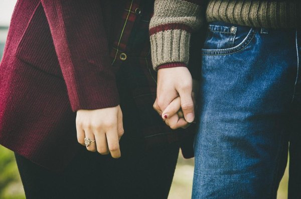 過去の思い出を美化する会話の増加